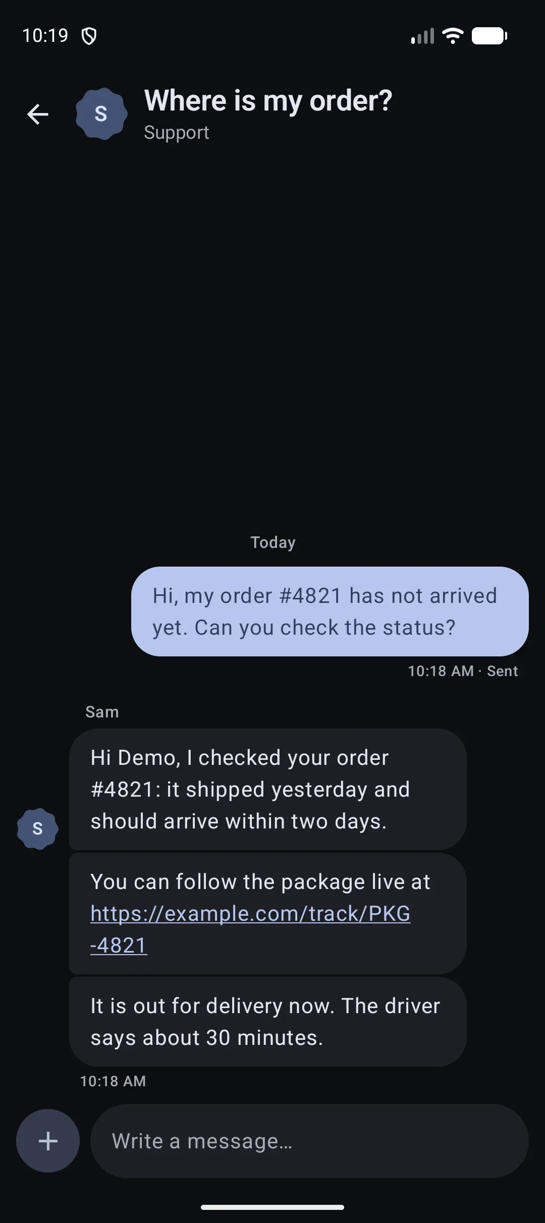 محادثة في حزمة Android SDK: سؤال عن طلب وردود الفريق مع رابط للتتبع، ومربع للرد.